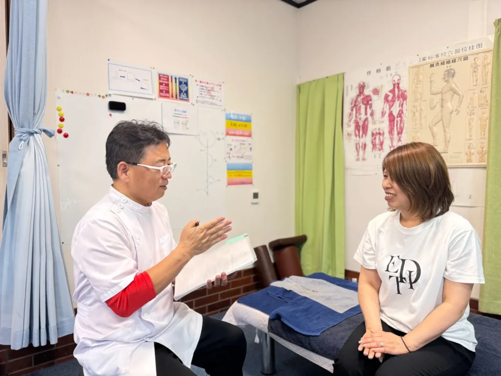 施術前に身体の状態や方針をご説明します