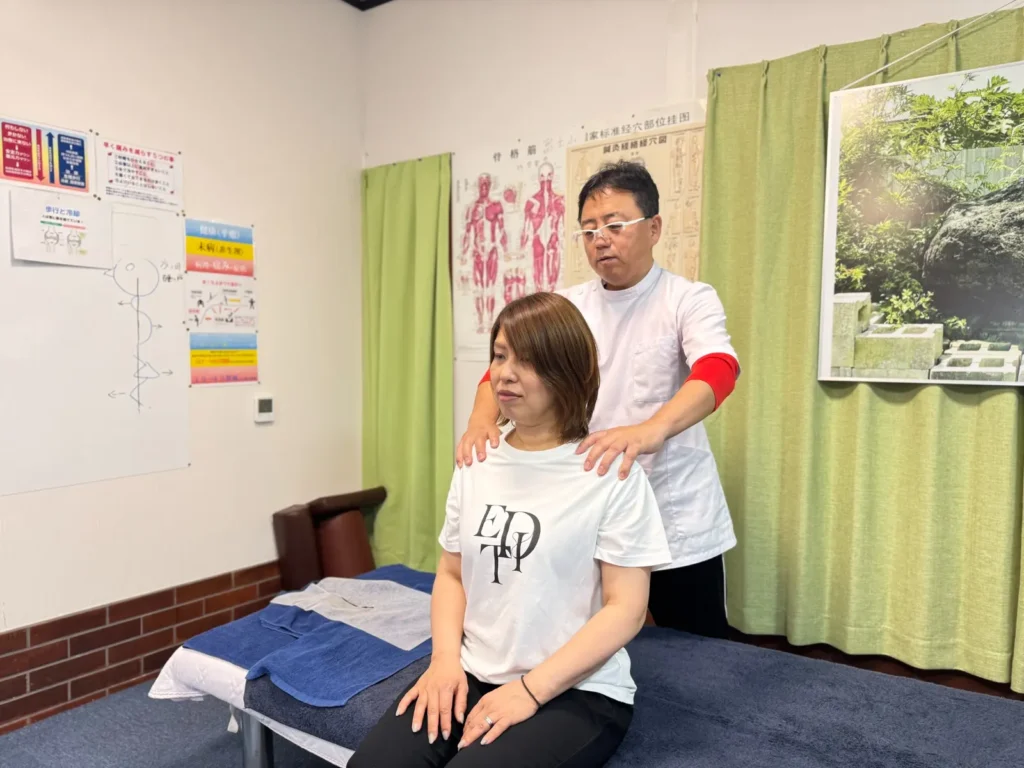 首の痛み